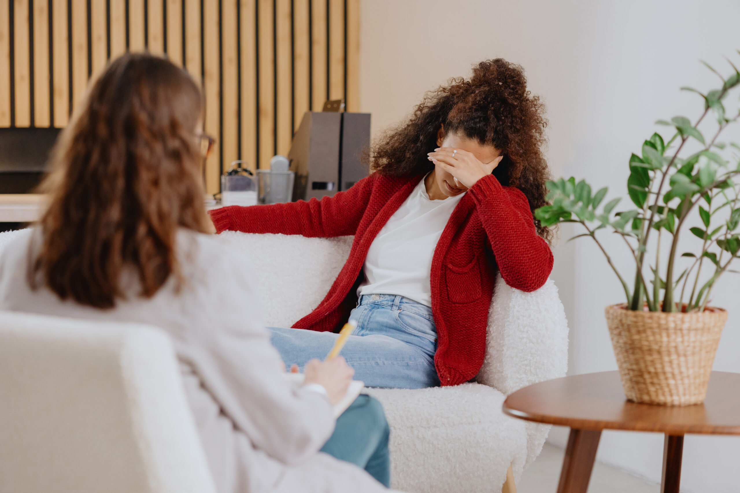 Como Conversar Durante Episódios de Crise Emocional: Comunicação que Acolhe e Reduz Danos